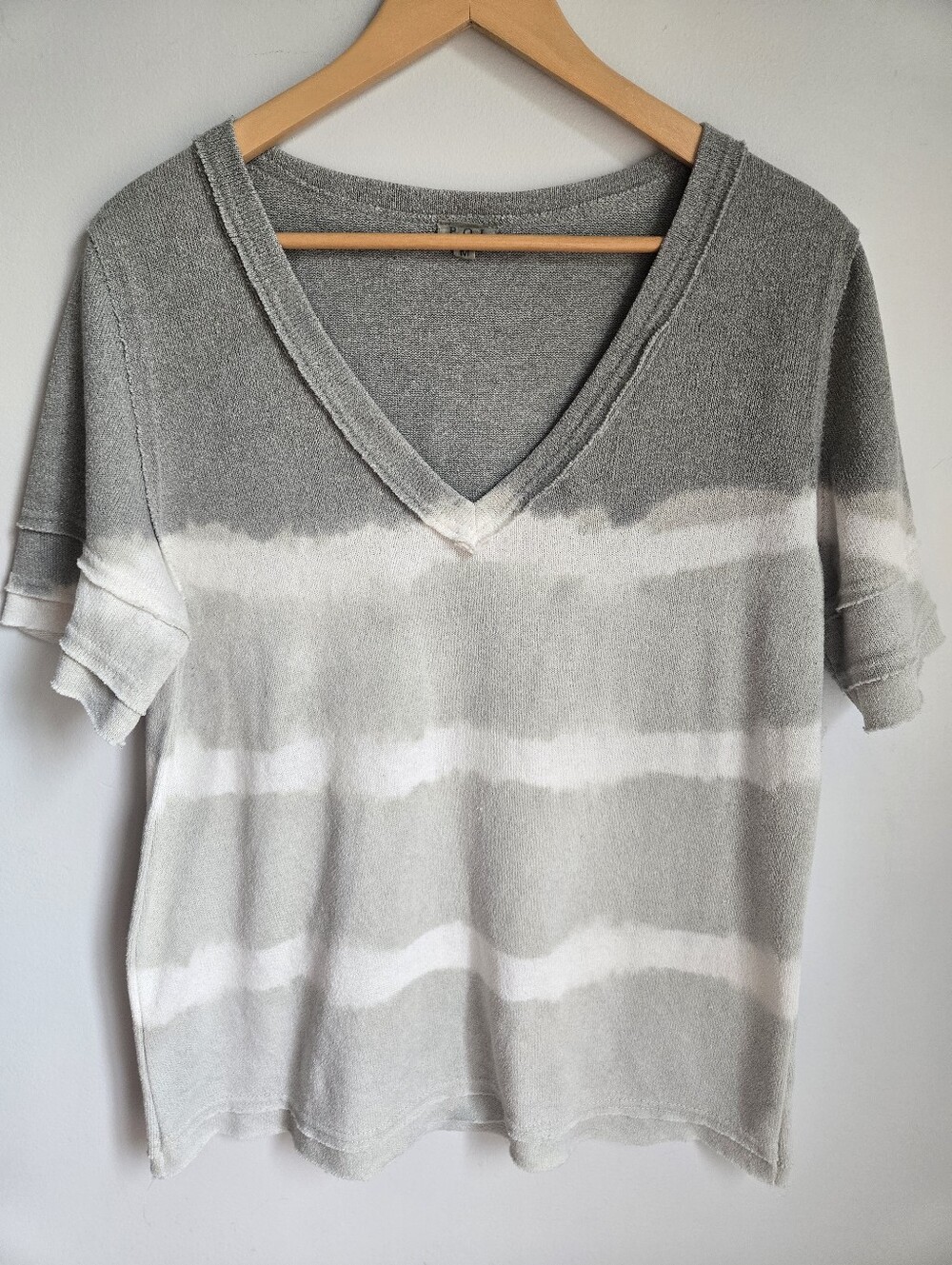 POL Striped V-Neck Short Sleeve Top in Gray and White